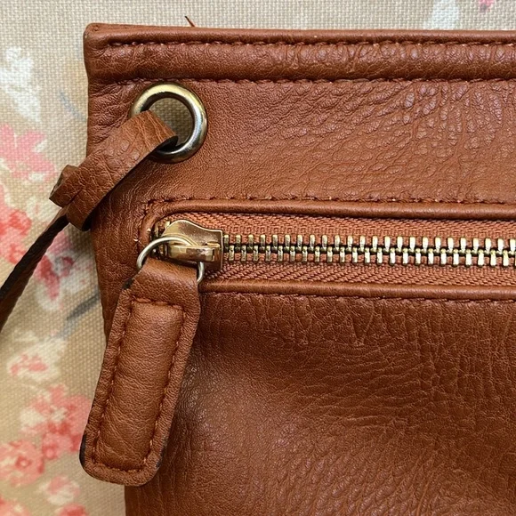 Lucky Brand Faux Leather Brown Small Pouch Zipper Bag, Make Up, Travel, Flat - Picture 8 of 11